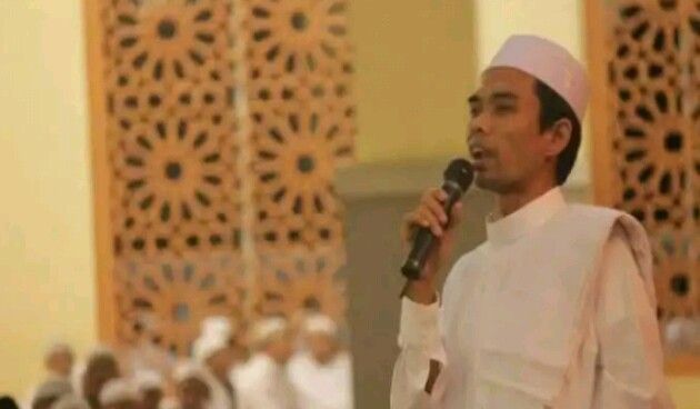 Ustadz Abdul Somad  sedang berceramah di hadapan jamaah (Sumber: Bangkapos.com)