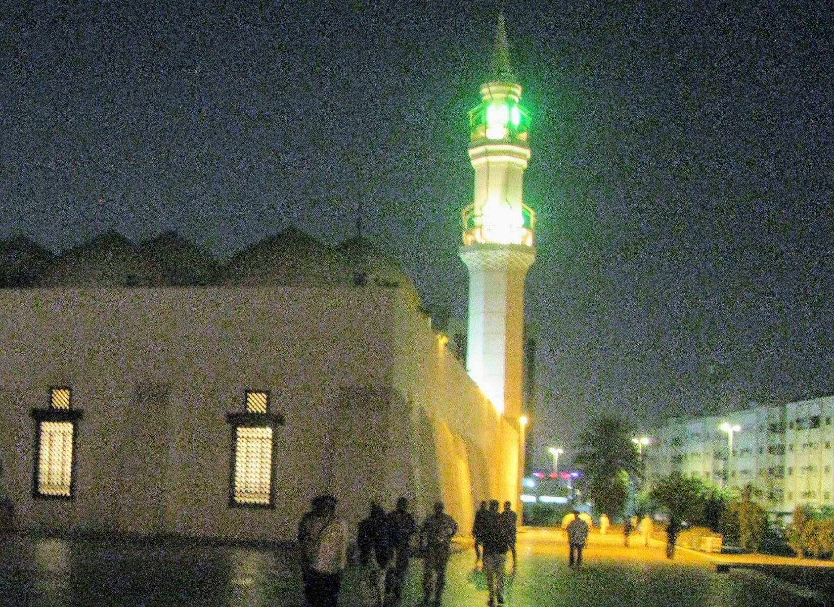 Masjid Qisas, Jeddah, di malam hari. Foto | Dokpri