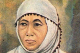 Siti Walidah, yang kemudian dikenal dengan Nyai Ahmad Dahlan (sumber gambar:LensaIndonesia.com)