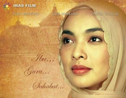 Perjuangan Siti Walidah Ahmad Dahlan diangkat di layar lebar dengan dibintangi Tika Bravani (sumber gambar:pwmu.co)