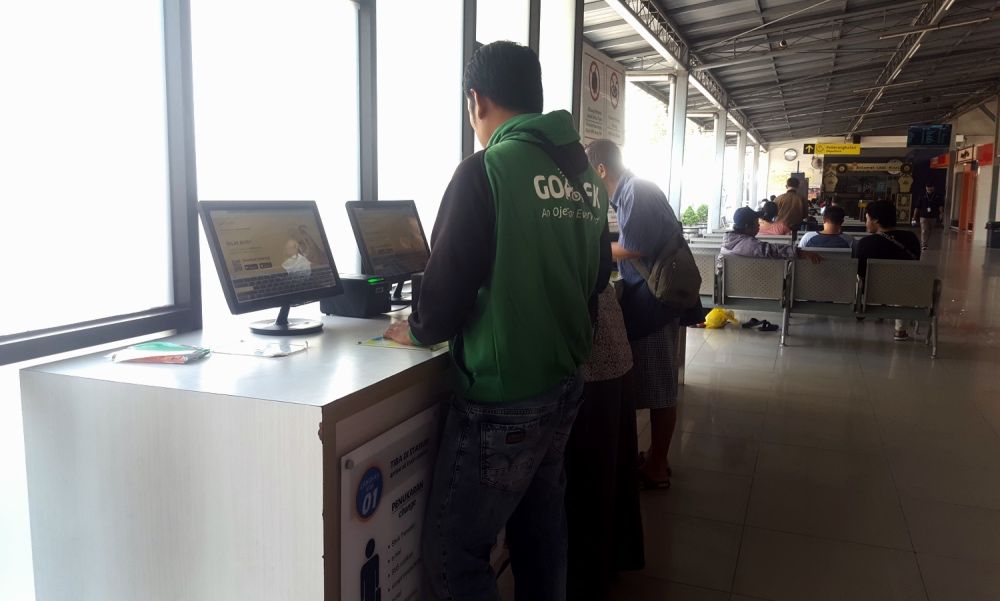 Mencetak boarding pass sehari sebelum keberangkatan akan sangat membantu saat mudik (dok. pri).