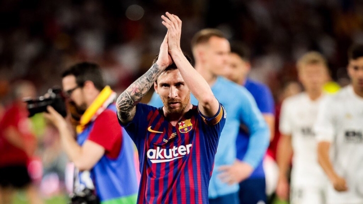 Messi memberikan apresiasi kepada pendukung Barcelona setelah mereka kalah di Final Copa Del Rey. (Foto: @FCBarcelona)