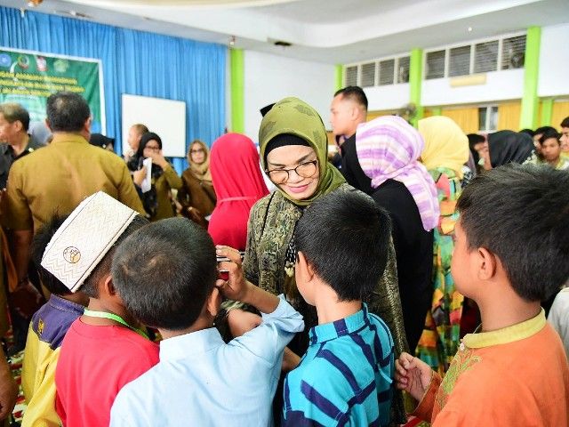 Ketua PKK SulSel bersama ratusan anak jalanan se-Kota Makassar (28/05/19)/Dokpri