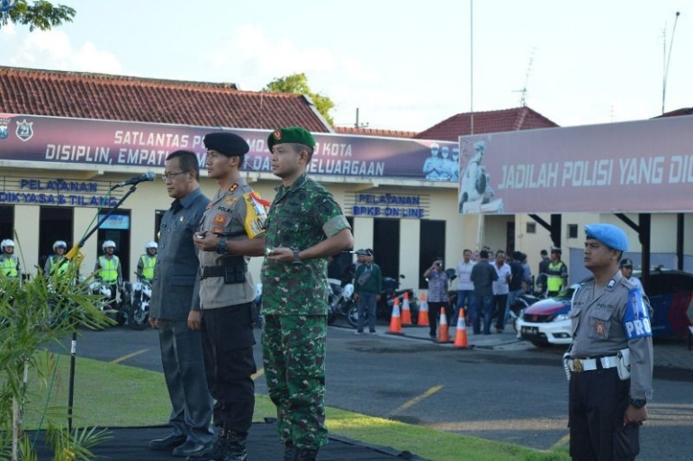 Dandim 0815 Bersama Wakil Walikota Mojokerto Dampingi Kapolres Mojokerto Kota Pimpin Apel Gelar Pasukan (Pendim 0815 Mjk)