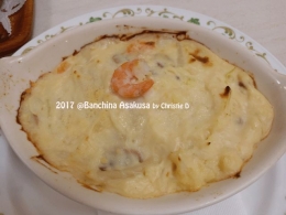  Dokumentasi pribadi | Michelle memilih kentang panggang dan lasagna, yang katanya enak disana. Dan, memang benar2 enak! 