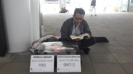Gambar 1. Buka Lapak Perpustakaan Berjalan di Kaohsiung Main Station
