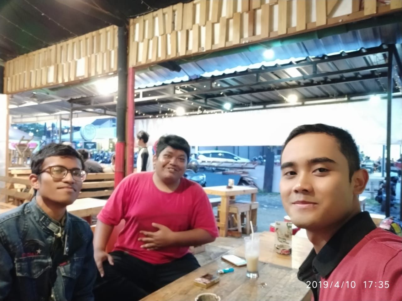 Ngopi bersama orang Malang dan orang Batak yang tinggal di Sangata. (Dokpri/Boma)