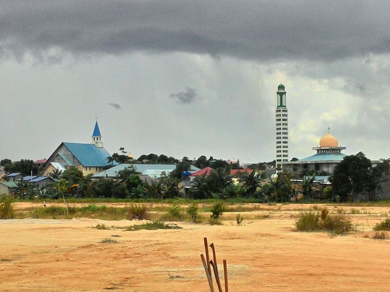 Gereja dan masjid yang dibangun berdampingan di Batuaji, Batam, Kepulauan Riau. | Dokumentasi Pribadi