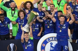 Para pemain Chelsea merayakan keberhasilan menjadi juara Liga Europa seusai menang 4-1 atas Arsenal pada laga final di Stadion Olimpiade Baku, 29 Mei 2019. (AFP/YURI KADOBNOV)