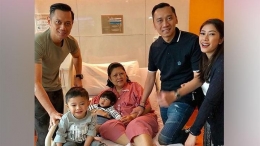 Ani Yudhoyono bersama kedua putranya, Ibas dan AHY beserta menantunya Aliya, serta cucu-cucunya. Sumber : Instagram @Almirayudhoyono