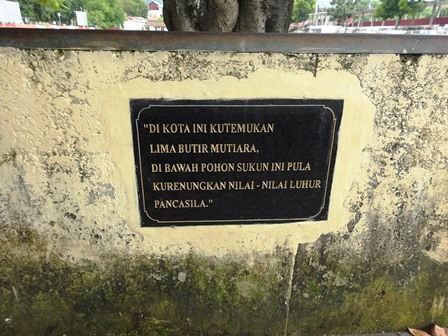 Penanda Kelahiran Pancasila di Bawah Pohon (Dokumentasi pribadi)
