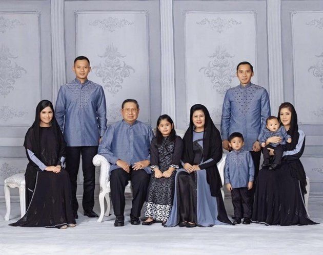 https://www.kapanlagi.com/foto/berita-foto/indonesia/punya-3-cucu-ini-foto-foto-sempurna-keluarga-sby-sambut-lebaran.html