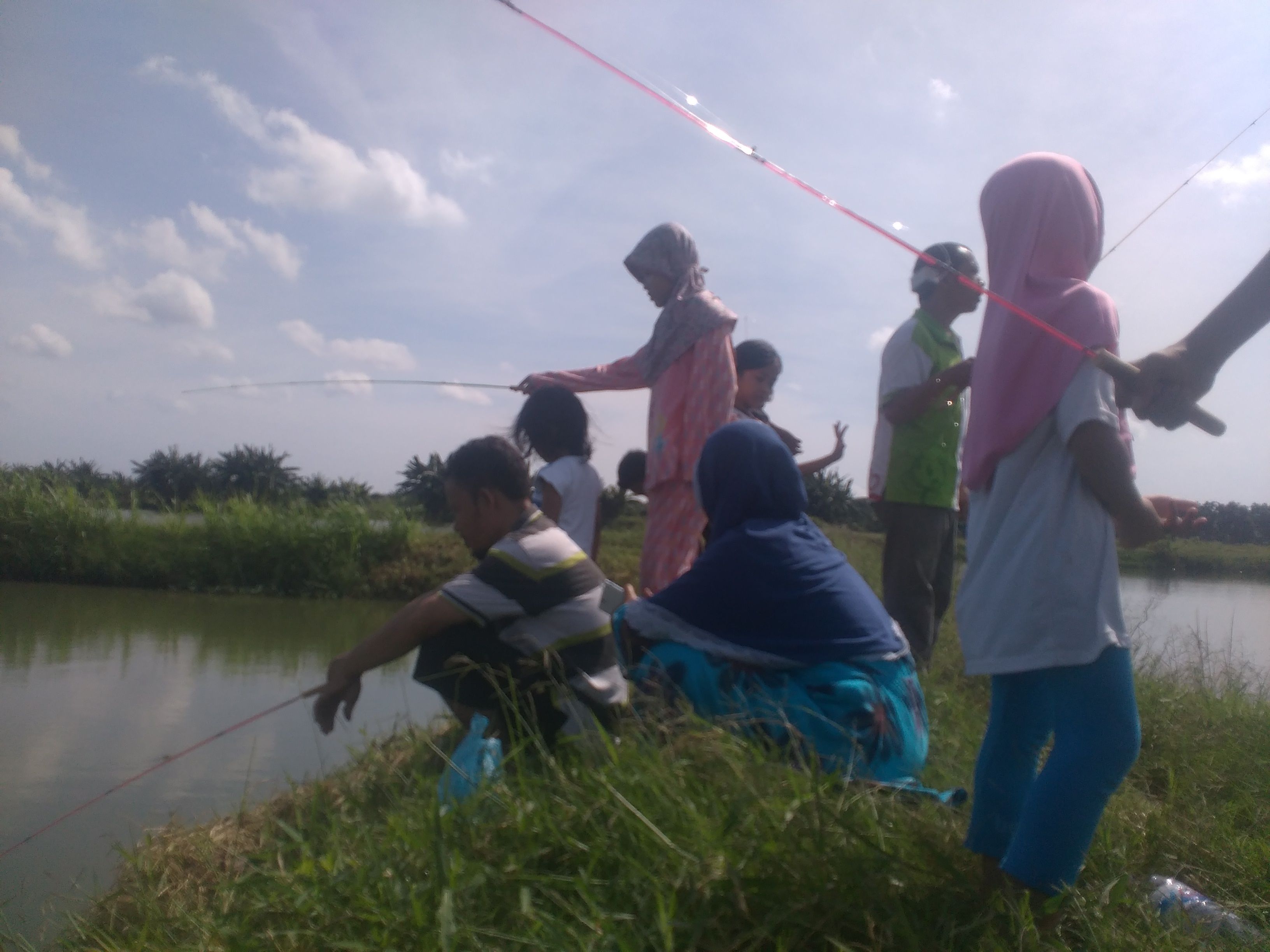 Memancing di tambak kerabat (dokpri)