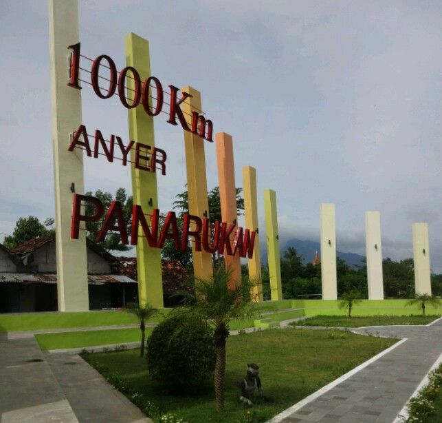 Tugu 1000km Anyer Panarukan  (Sumber: dokumen pribadi)