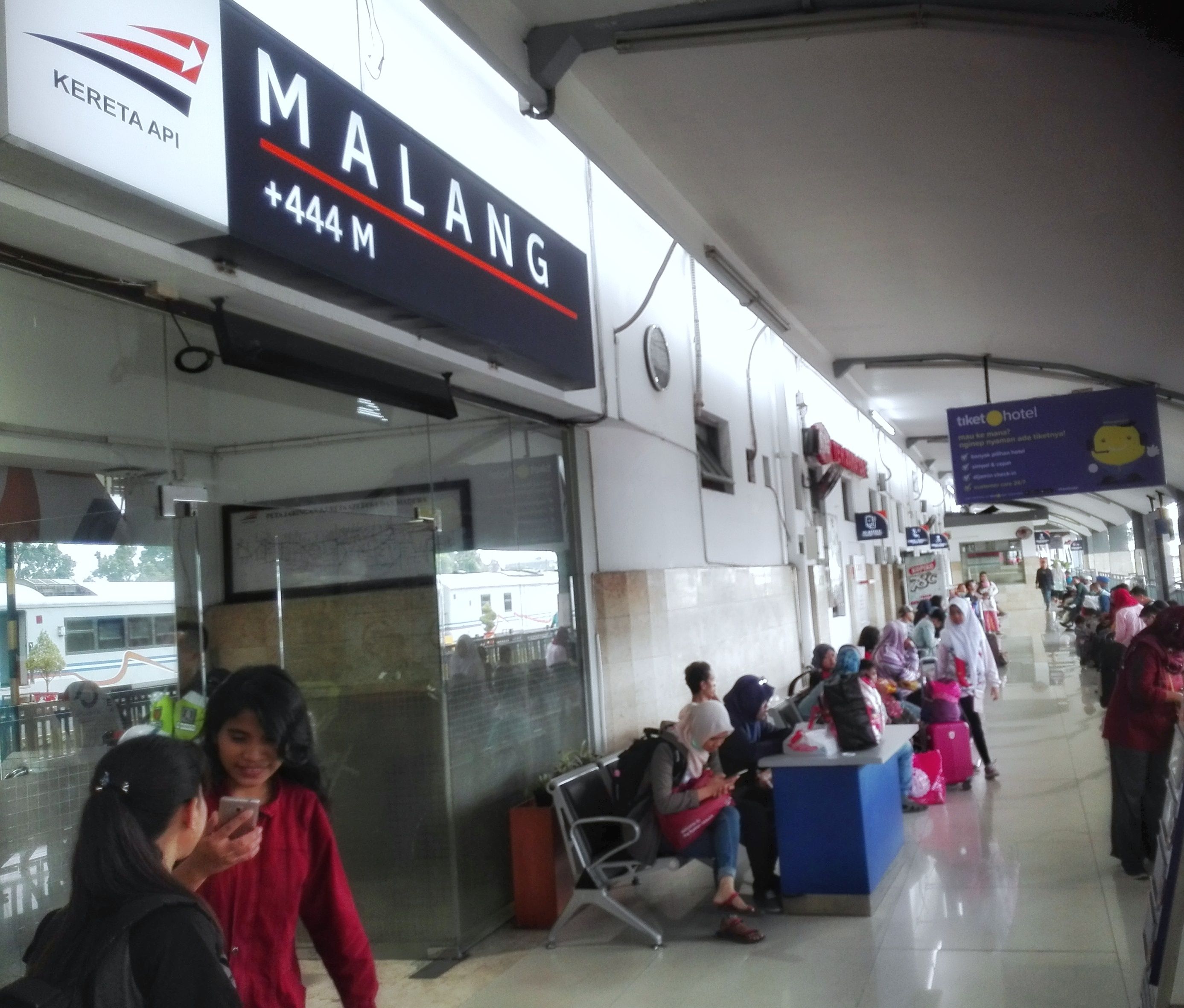 Suasana mudik di Stasiun Kota Malang khusus kereta lokal belum terasa (dokumentasi Himam Miladi)