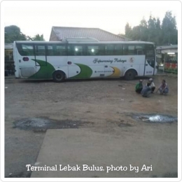 Bus di terminal Lebak Bulus. Photo by Ari