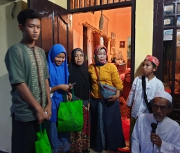 Acara buka puasa dan santunan anak yatim majalah Sudut Pandang di TPA Aisiyah Klender Jakarta Timur/Foto: Ist