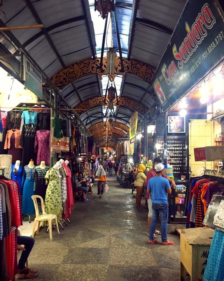 Pasar di kawasan AmpelSumber: https://phinemo.com 