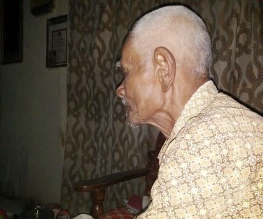 Mbah Tasmo yang empat hari berbuka dengan teh (foto: dok pri)