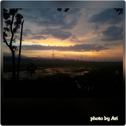 Pemandangan pagi hari di kampung. Photo by Ari