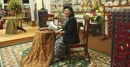 Ibu Ani Yudhono terlihat cantik dengan batik | Gambar: Ln