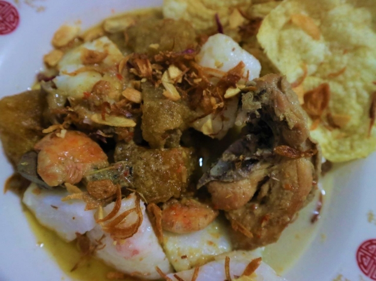 Hidangan Lebaran : Ketupat, Opor Ayam, Sambal goreng Ati Krecek. Foto Dok Pribadi J.Krisnomo/05/06/19.