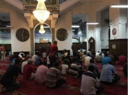 Bagian dalam masjid (sumber okezone.com)
