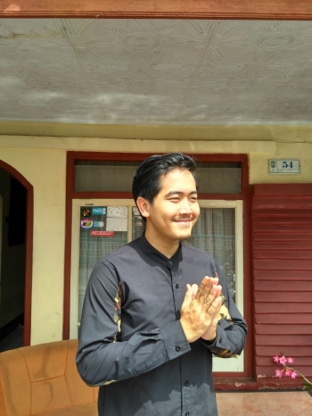 Berbeda Hari Raya Idulfitri Ketika Nenek Tinggal Sendiri Berbeda Hari Raya Idulfitri Ketika Nenek Tinggal Sendiri