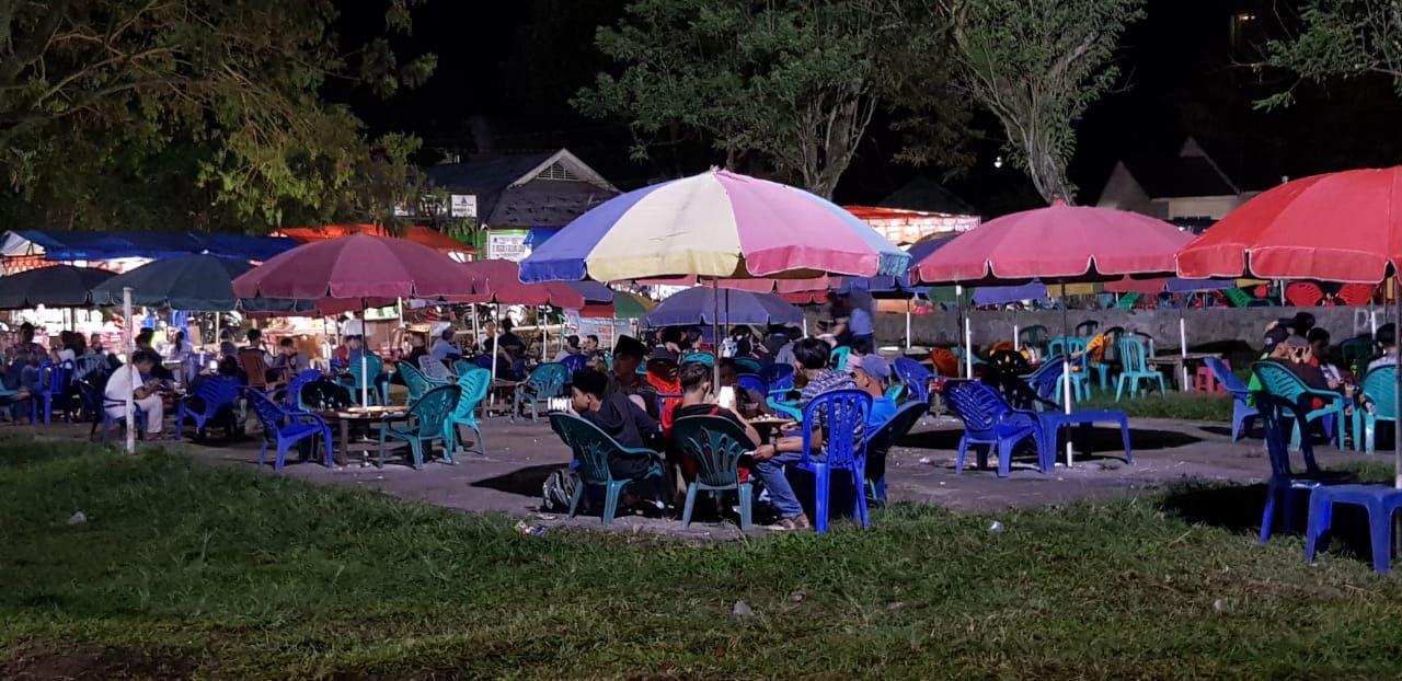 foto Dokpri. Tempat Wisata Kuliner di sisi Luar Lapangan Setia Negara. masih buka hingga artike ini ditulis.