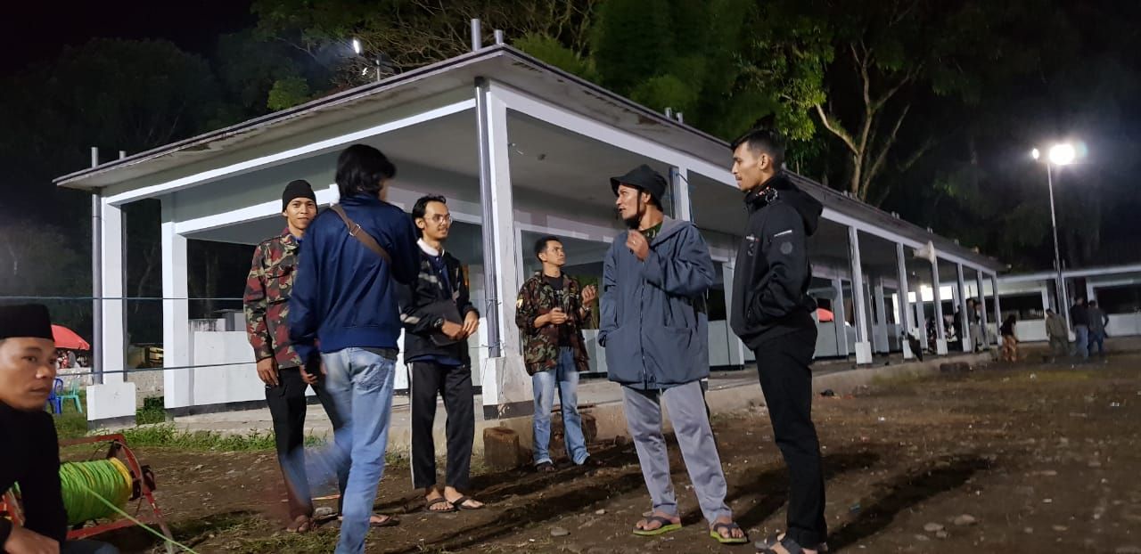 foto Dokpri. Sebagian Teman-teman AMM Rejang Lebong, yang mempersiapkan sholat ied di Lapangan Setia Negara