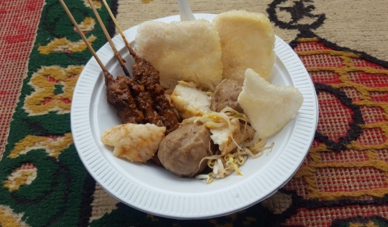 Bakso dan sate ayam pilihan saya |Dokumentasi pribadi