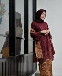 Model Gamis Brokat Kombinasi Batik