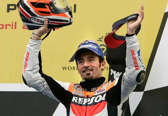 Max Biaggi saat bergabung di tim Repsol Honda | Foto: boxrepsol.com