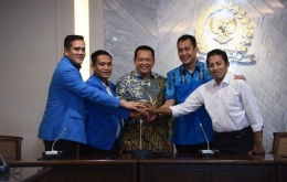 KNPI Kepengurusan Abdul Aziz, Noer Fajrieansyah, dan Ketua DPR Bambang Soesatyo [Foto: indepedensi.com]