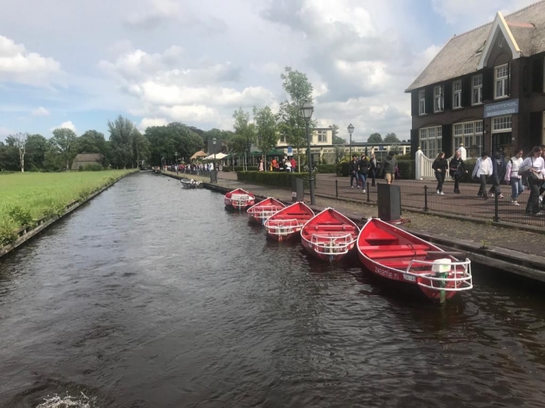Dokumen pribadi: pemandangan salah satu kanal di kampung air Giethoorn, Belanda. Foto diambil pada Kamis, 06 Juni 2019.| Dokumentasi pribadi