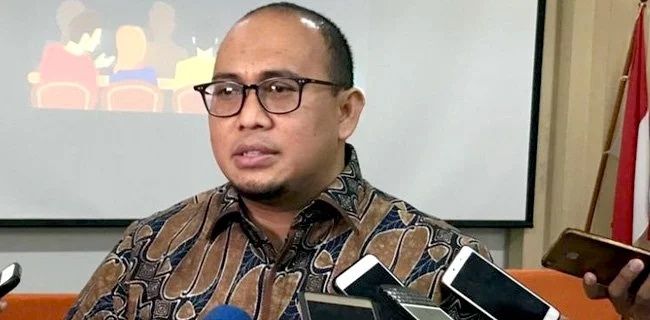 https://politik.rmol.id/read/2019/06/07/392201/andre-rosiade-monggo-kalau-demokrat-mau-gabung-jokowi-enggak-usah-caper