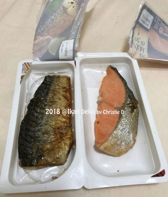 Ikan Salmon dan ikan Pasific Saory. Sama2 enak dan lezat. Ikan beku ini, bisa langsung dipanasi di microwave, dan bisa langsung dimakan. (Dokumentasi pribadi)