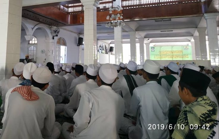 Foto: Thullab Ma'had Darul Qur'an Wal Hadits NW PAncor Lombok Timur (Dokpri)