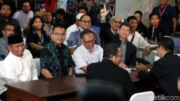 Tim hukum Prabowo-Sandi menggugat hasil Pilpres ke MK (rengga/detikcom)