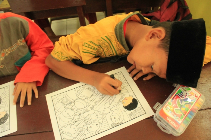 Foto Peserta Sedang Mewarnai | dokpri
