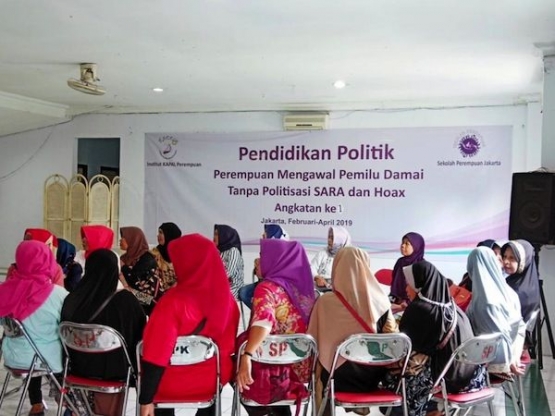 Pendidikan kritis penting bagi perempuan basis di Jakarta untuk menangkal hoak (dokpri)