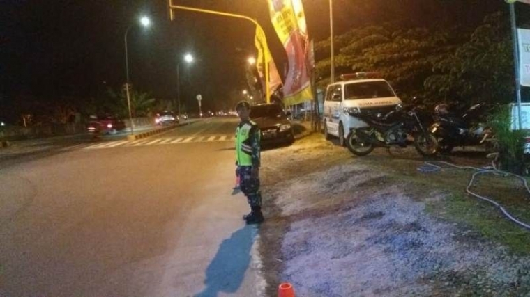Personel TNI-Polri-Instansi Terkait Saat Bertugas di salah satu Pos Pam (Pendim 0815 Mjk)