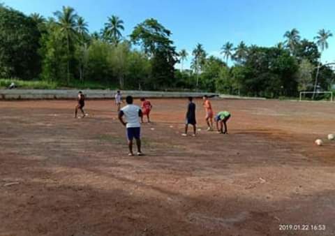 Merajut Skill Walau Kondisi Lapangan Tal Memadai, Desa Tengah-Tengah