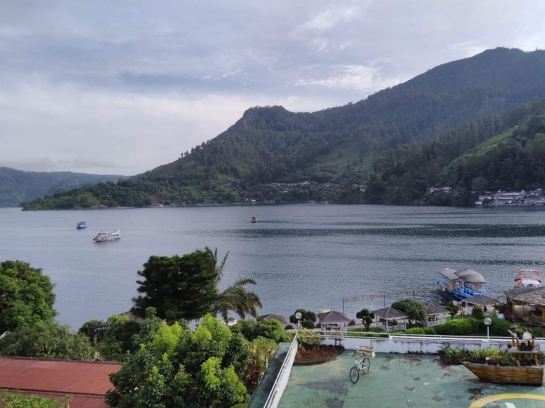 Danau Toba dari kamar hotel di Parapat.Foto Ilyani