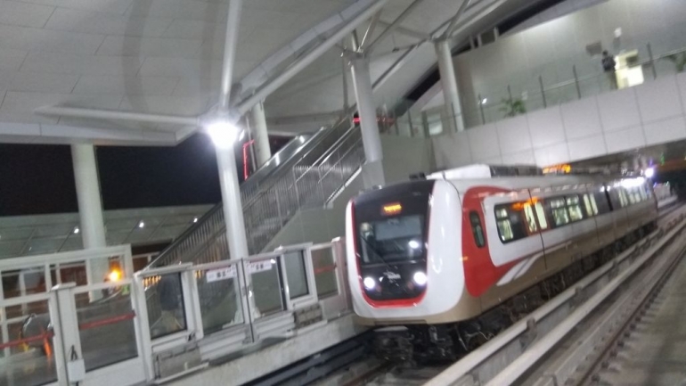 Waktu tempuh LRT cepat sekali. Setiap stasiun setidaknya 2,5 menit (dok.windhu)