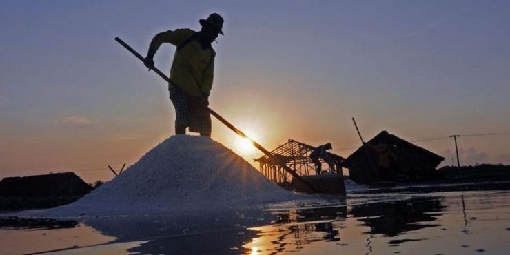 lustrasi petani garam (KOMPAS.com/TAUFIQURRAHMAN)