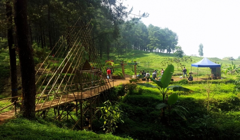 Jembatan bambu (dokumentasi pribadi).