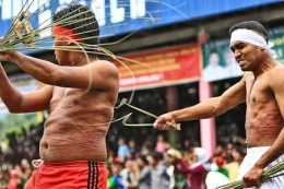Pukul Menyapu Tradisi Unik di Maluku, Sumber: SinarHarapan.Net