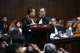 Tim Kuasa Hukum BPN Prabowo-Sandiaga di Sidang Perdana Sengketa Pilpres 2019 di Mahkamah Konstitusi (Jumat, 14 Juni 2019). (KOMPAS.COM/ KRISTIANTO PURNOMO)