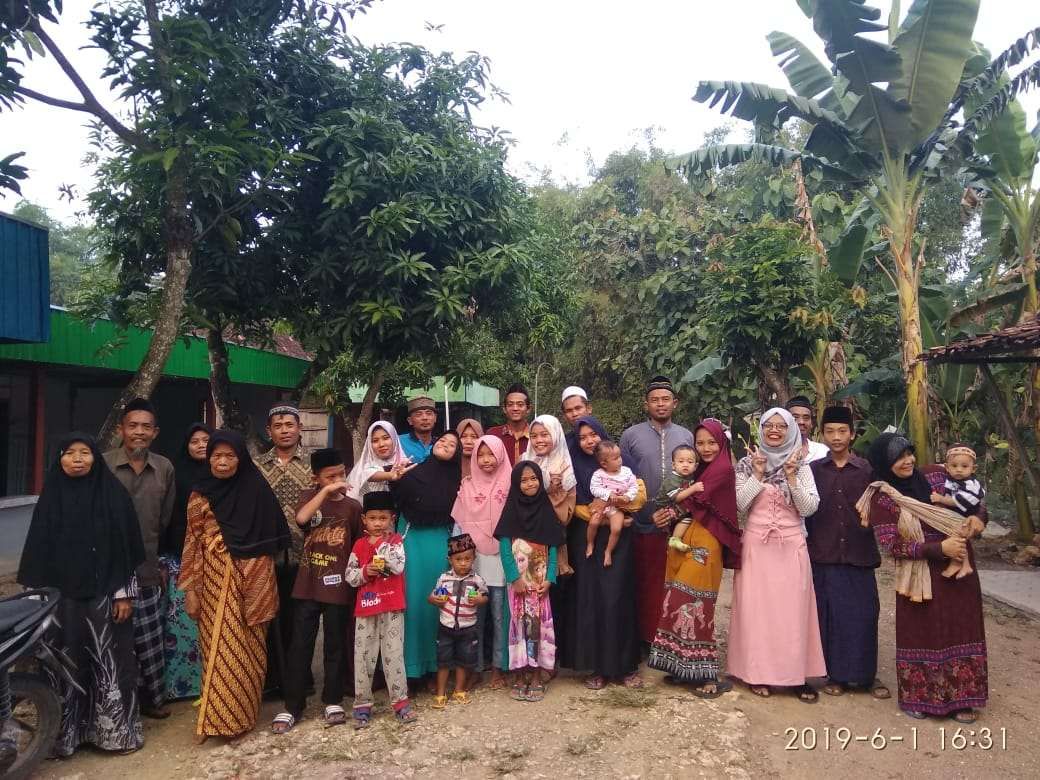 Kumpul dengan keluarga di kampung